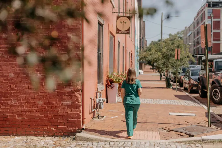 Acupuncture for depression - Acupuncturist walks to work to treat depression patients with acupuncture and TCM herbs